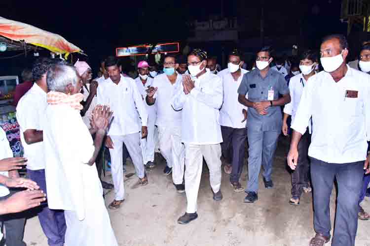 గొర్రెల పంపిణీతో ఆర్థిక స్థిరత్వం