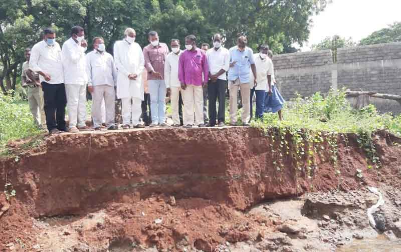 బాధితులను ఆదుకుంటాం