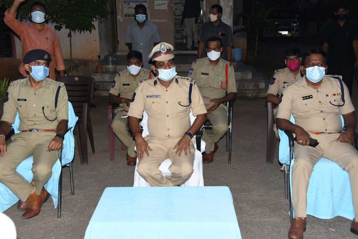 బక్రీద్‌ను ప్రశాంతంగా జరుపుకోవాలి