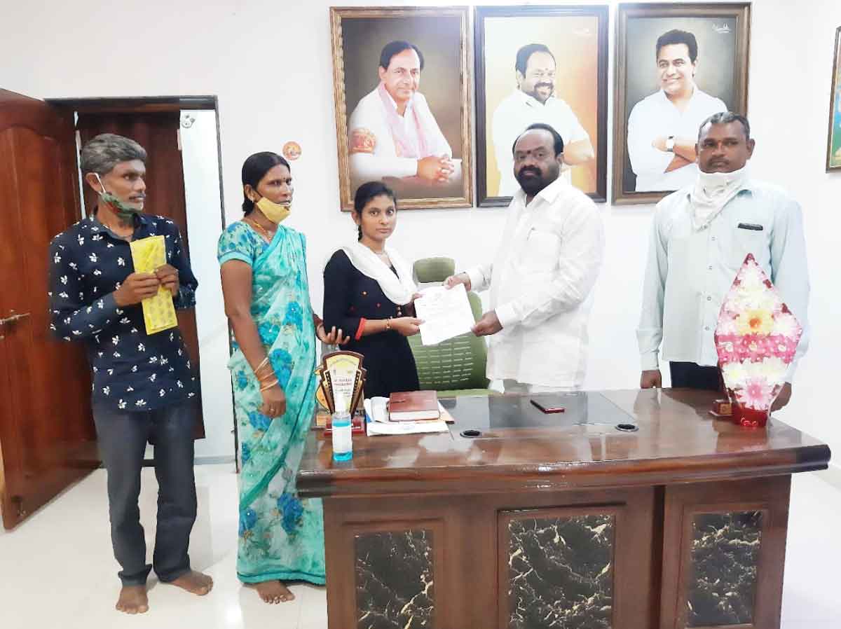 నాడు వైద్యానికి, నేడు కృత్రిమ కాలు కోసం..