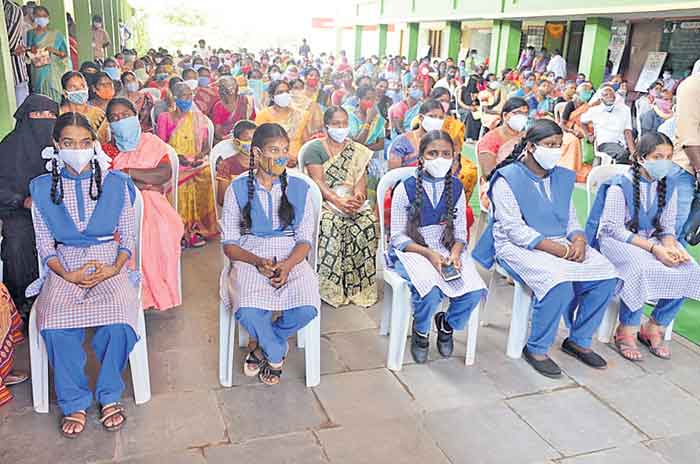 సర్కారు బడిలో సీటుకు ఇంత డిమాండా..