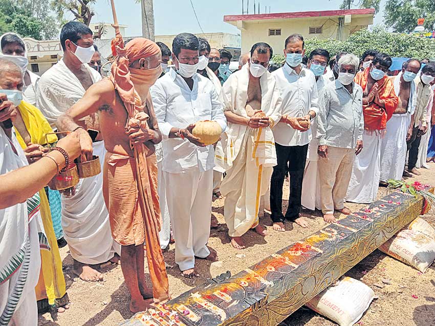 దేవాలయాల అభివృద్ధికి కృషి