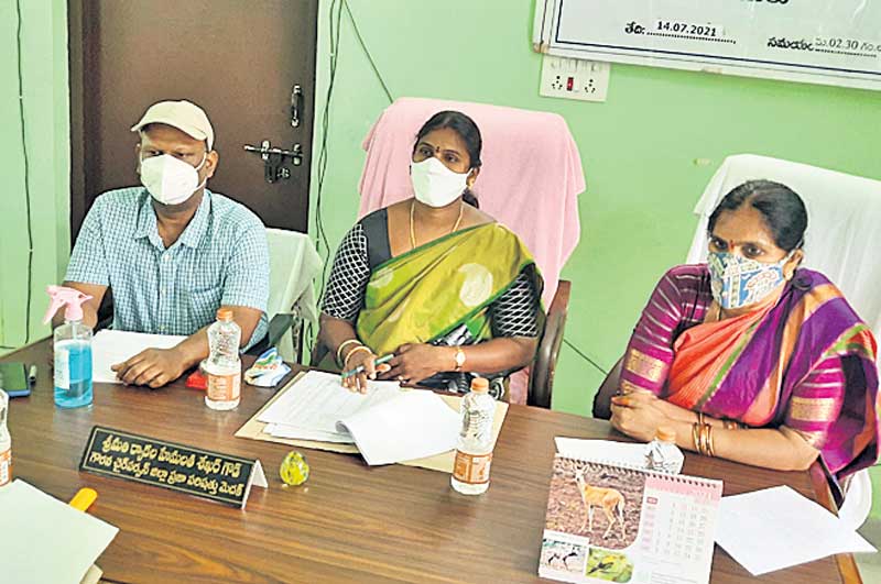 సమస్యలపై సకాలంలో స్పందించాలి