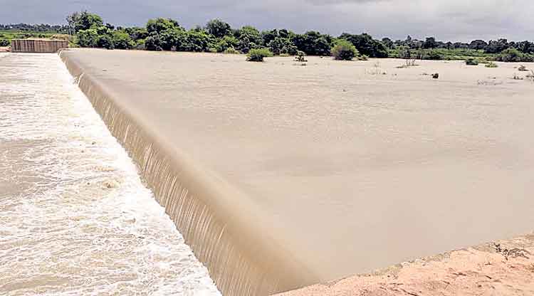 నిండుకుండలా చెరువులు
