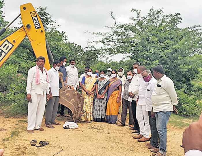 బృహత్‌ పల్లెప్రకృతి వనం కోసం స్థల పరిశీలన