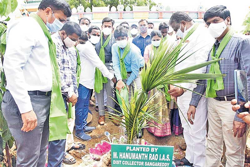 ప్రతీ గ్రామం ఆదర్శం కావాలి
