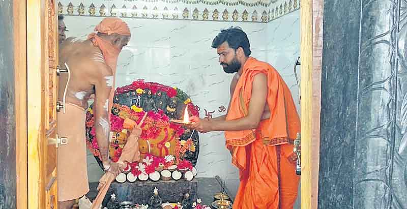 రేణుకాంబ ఆలయంలో ప్రత్యేక పూజలు