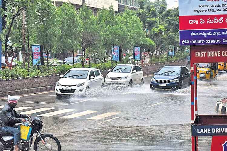 తెరపనివ్వని వాన