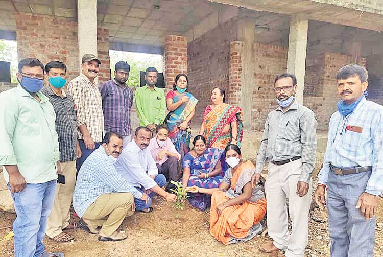 పరిసరాలు శుభ్రంగా ఉంచుకోవాలి