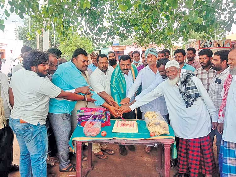 ఘనంగా ఎమ్మెల్యే మాణిక్‌రావు జన్మదినం