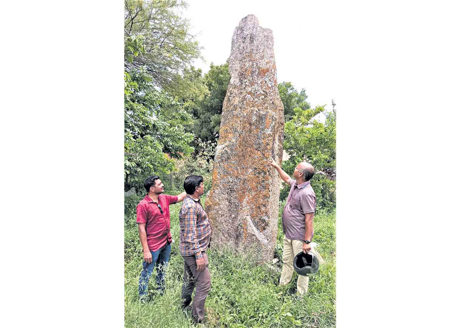 ఎలుగుపల్లి వెంకటాపూర్‌లో మెన్హిర్లు