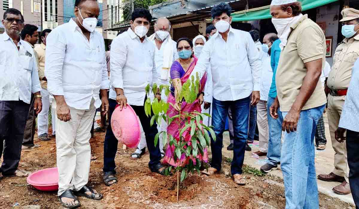 ప‌రిస‌రాల‌ను ప‌రిశుభ్రంగా ఉంచుకోవాలి : ఎమ్మెల్యే శంక‌ర్ నాయ‌క్