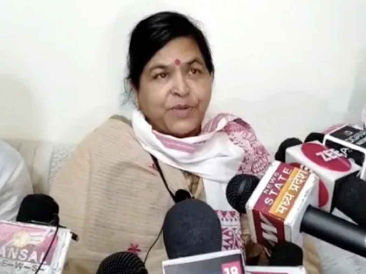 రూ.100 ఇచ్చి నాతో సెల్ఫీ దిగండి.. మహిళా మంత్రి బంపర్‌ ఆఫర్‌