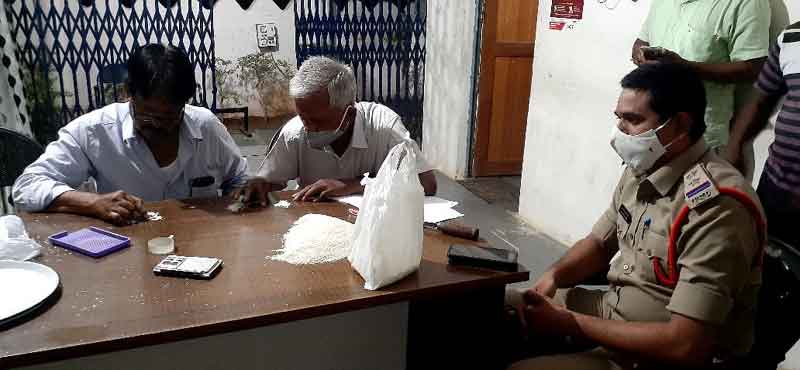 అక్రమార్కులపై విజిలెన్స్‌