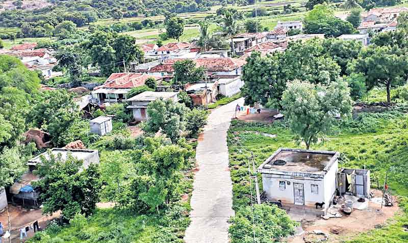 పల్లెలు ప్రగతి తొవ్వబట్టినయ్‌