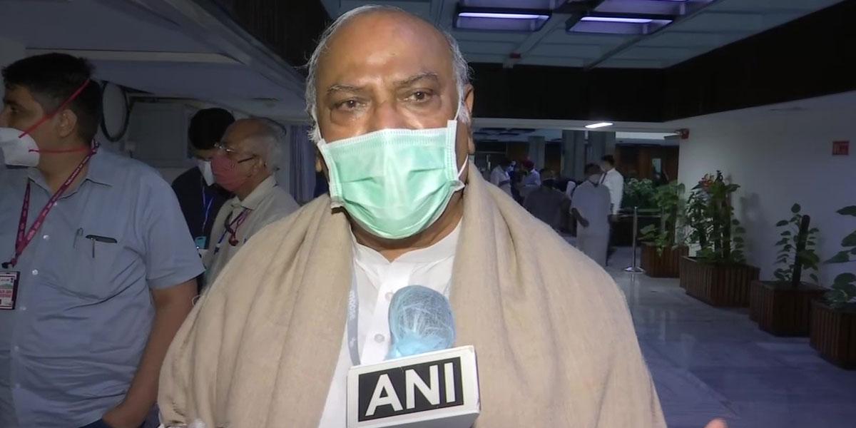 అన్నీ చ‌ర్చిద్దామన్నారు.. కానీ ఏం చేస్తారో చూద్దాం: ఖ‌ర్గే