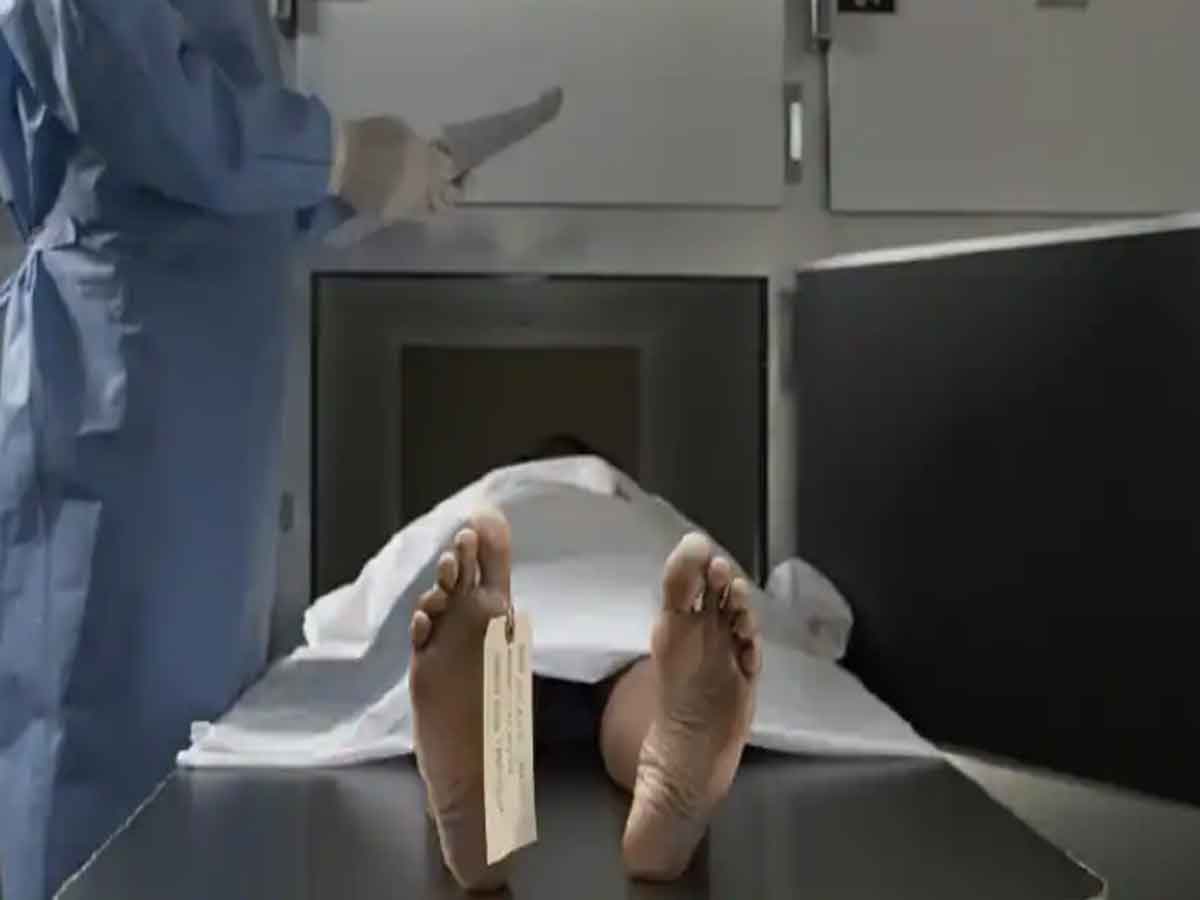 మార్చురీలో అసిస్టెంట్‌ ఉద్యోగం.. పోటీ పడి దరఖాస్తు చేసిన ఇంజినీర్లు, పీజీలు