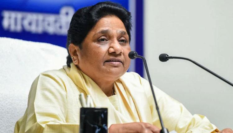 వారిది రెండు నాలుక‌ల ధోర‌ణి: మాయావ‌తి