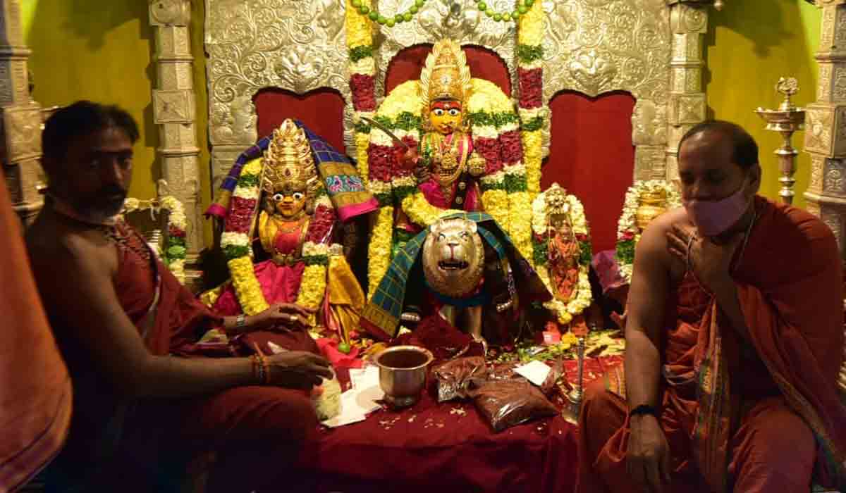 బోనాల ఉత్సవం : ముస్తాబైన ఉజ్జయిని మహంకాళి దేవాలయం