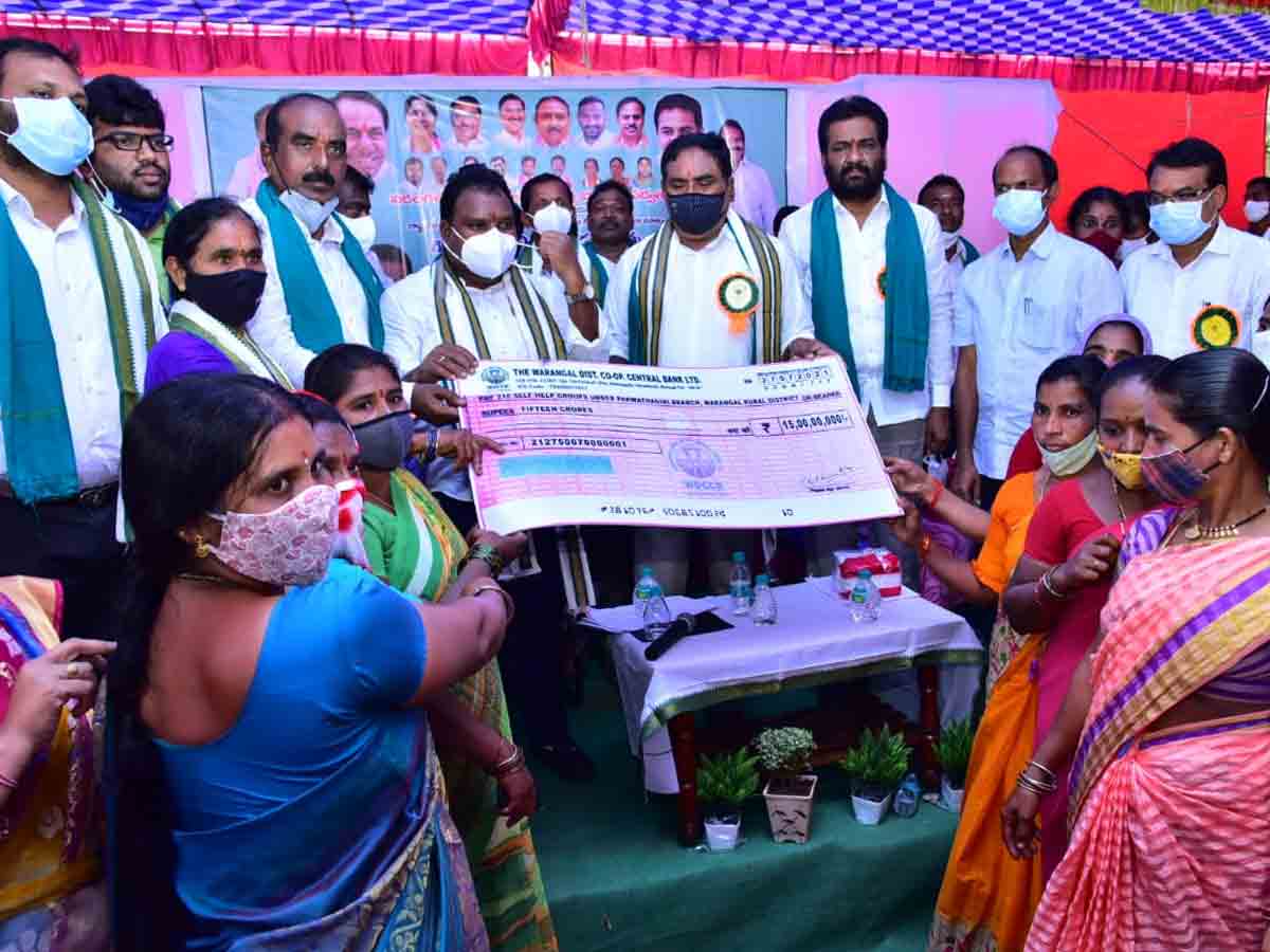 స్వయం సహాయక సంఘాలకు మరింత చేయూత : మంత్రి ఎర్రబెల్లి