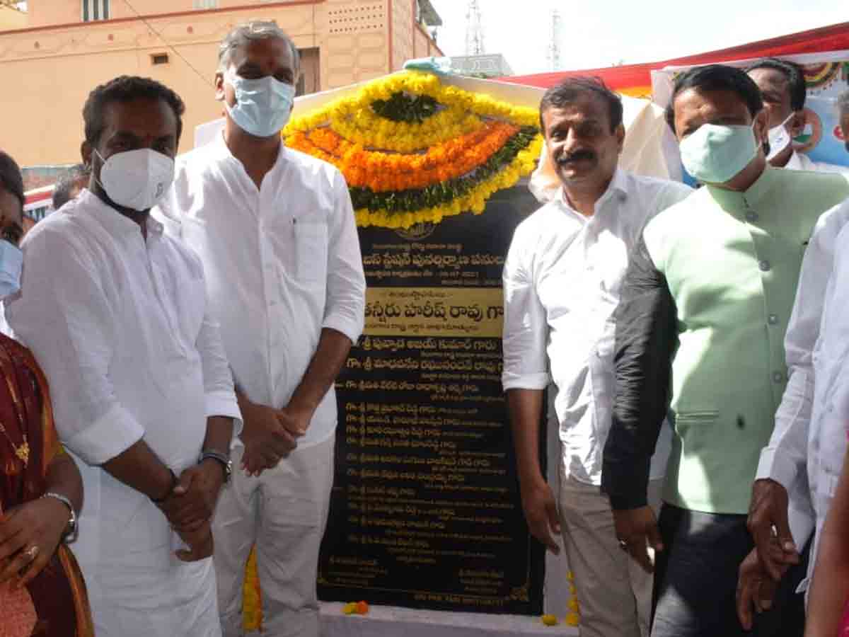 దుబ్బాకలో బస్టాండ్‌ నిర్మాణానికి శంకుస్థాపన చేసిన మంత్రి హరీష్‌ రావు