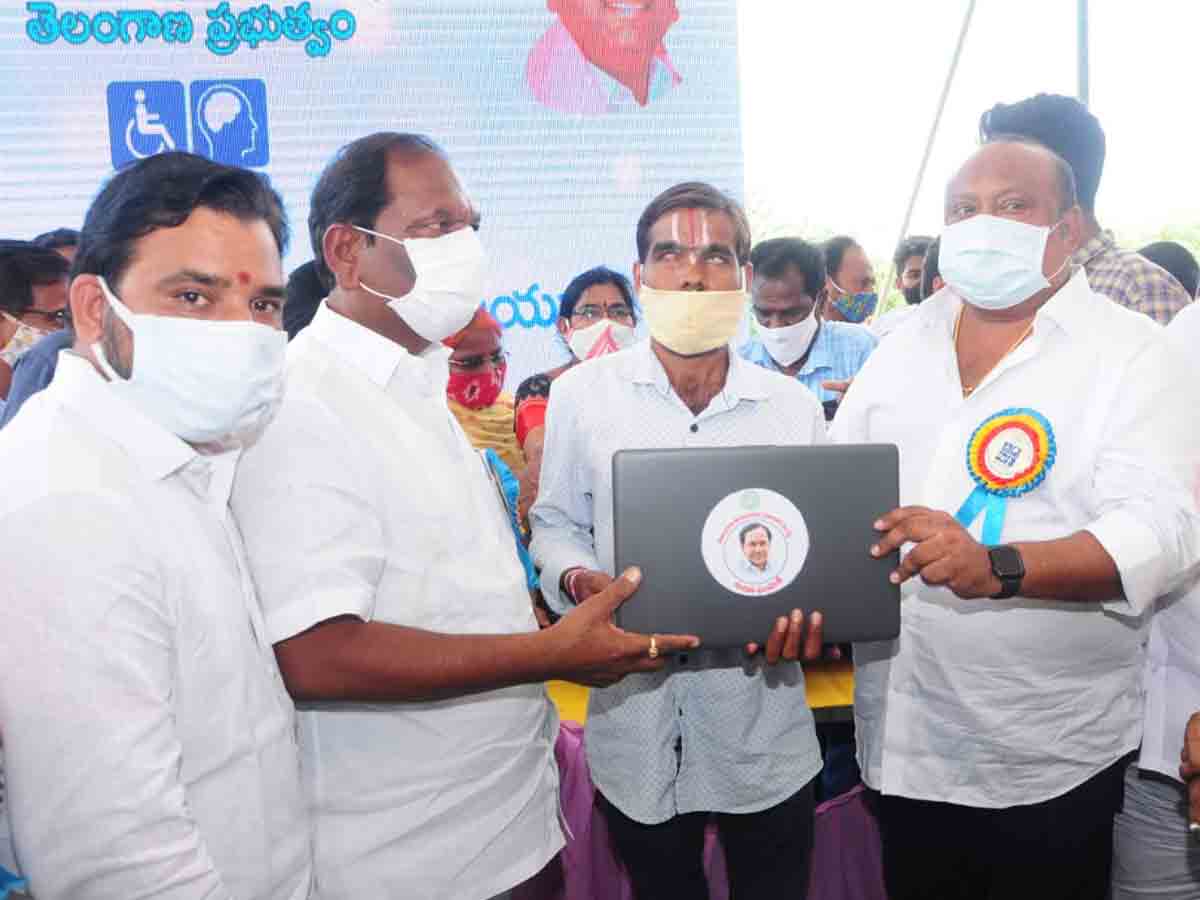 దివ్యాంగుల సంక్షేమానికి పెద్ద పీట : మంత్రి కొప్పుల