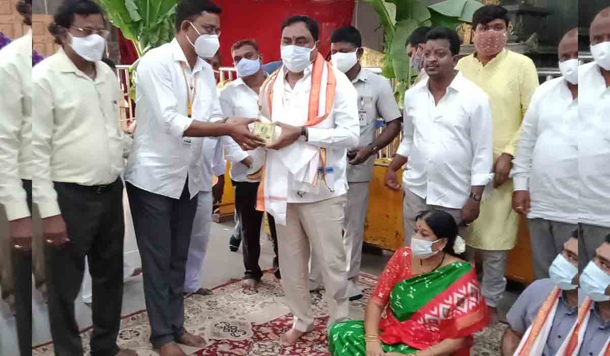 యాదాద్రీశుని సేవలో మంత్రి ఎర్రబెల్లి దయాకర్‌ రావు