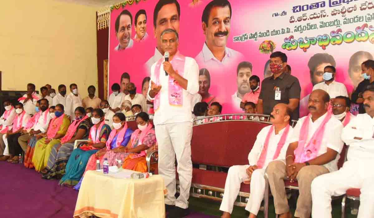ఆంధ్రా తొత్తుల‌కు తెలంగాణ‌లో స్థానం లేదు : మంత్రి హ‌రీష్ రావు