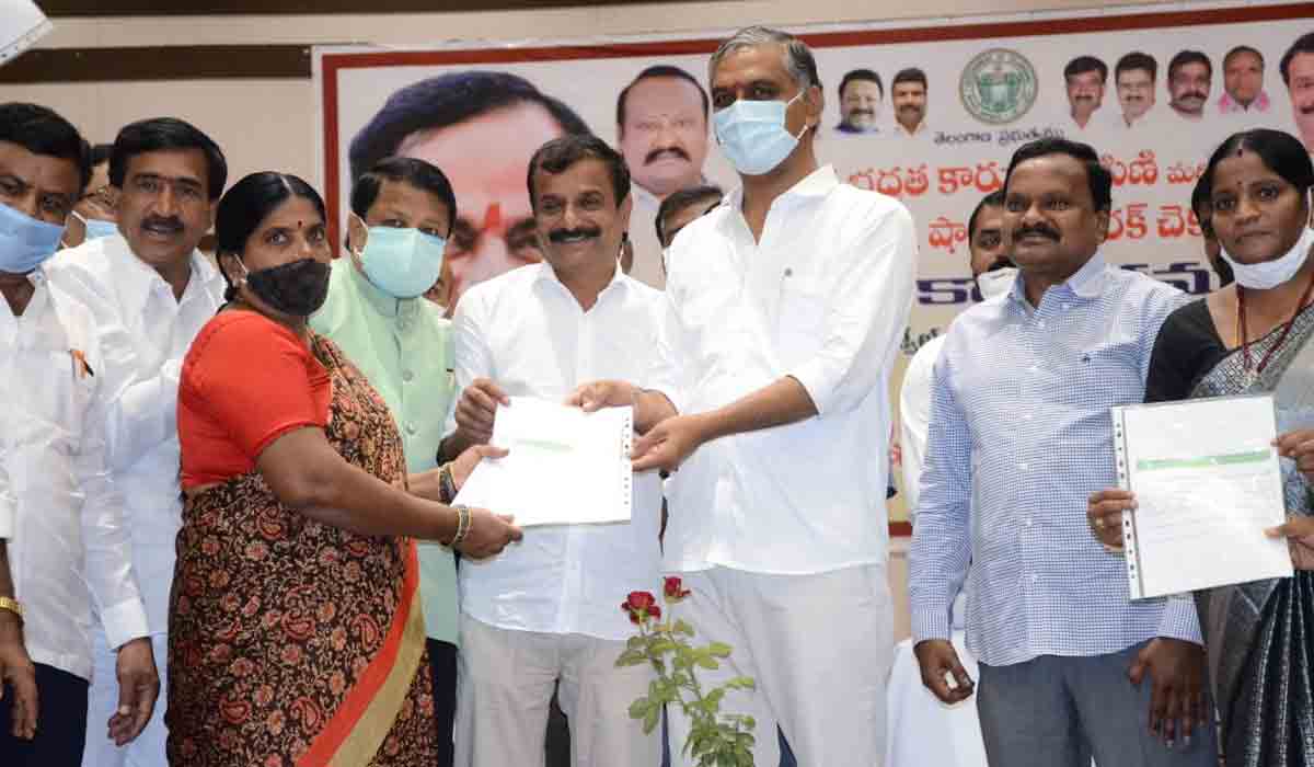 ఓట్ల కోసం కాదు.. ప్రజా సంక్షేమం కోసమే పనిచేస్తున్నాం: మంత్రి హరీశ్‌