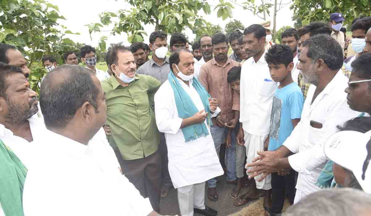 వరద ముంపు ప్రాంతాల్లో పర్యటించిన మంత్రి ఐకేఆర్‌