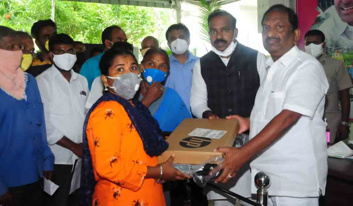 మరోసారి తన మానవతను చాటుకున్న మంత్రి కొప్పుల