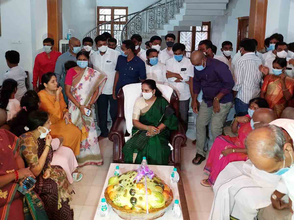 ఎమ్మెల్యే బాజిరెడ్డిని పరామర్శించిన ఎమ్మెల్సీ కవిత