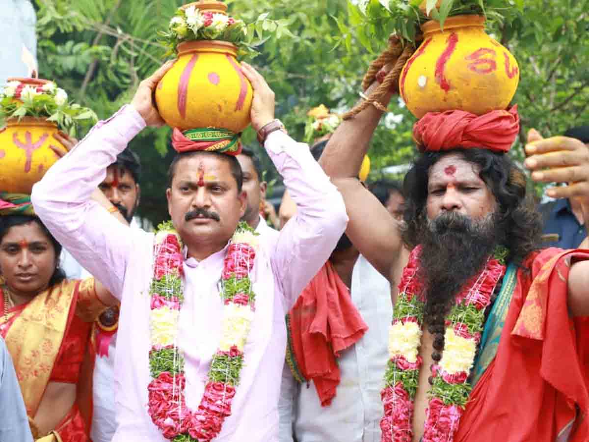 అమ్మవారి దయతో ప్రజలంతా చల్లగా ఉండాలి : ఎమ్మెల్యే చందర్‌