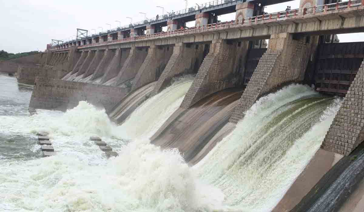 నిండు కుండ‌లా మూసీ.. నాలుగు గేట్లు ఎత్తివేత‌