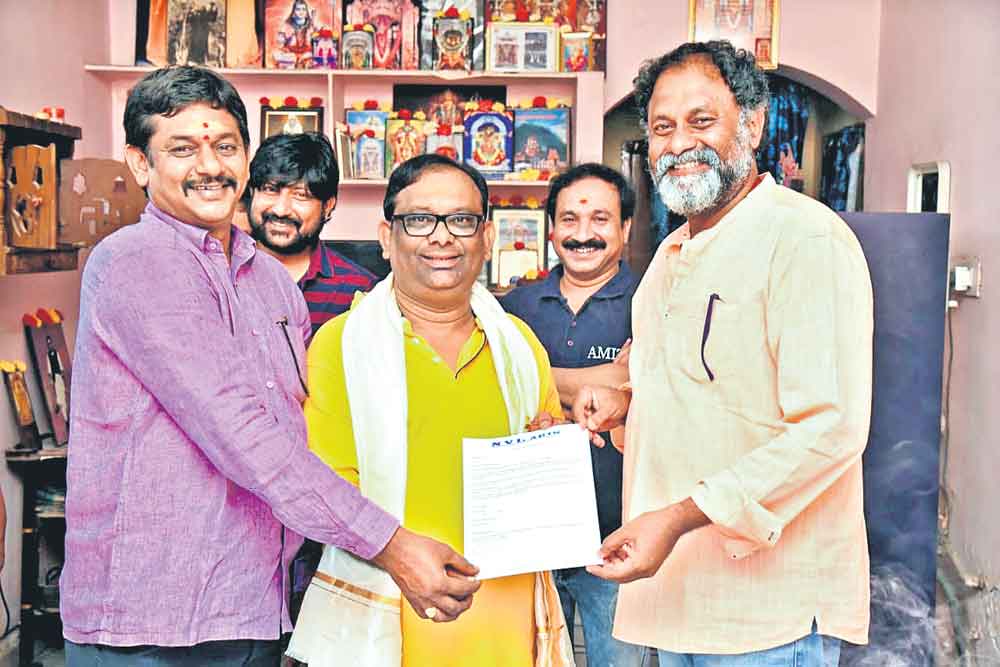 సామాజిక ఇతివృత్తంతో