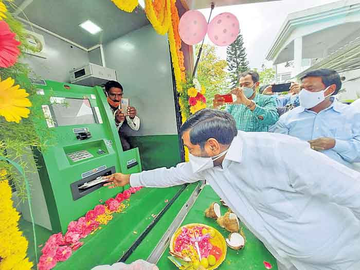 మొబైల్‌ ఏటీఎంలను ఉపయోగించుకోవాలి