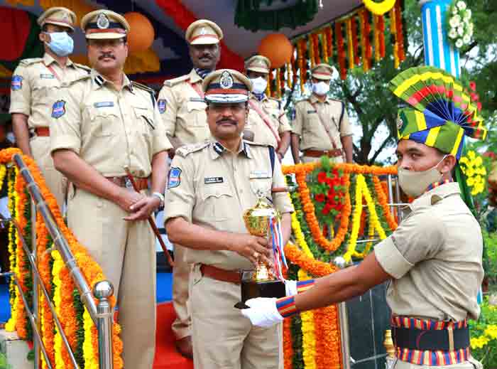 పోలీస్‌శాఖకు సర్కారు ప్రాధాన్యం