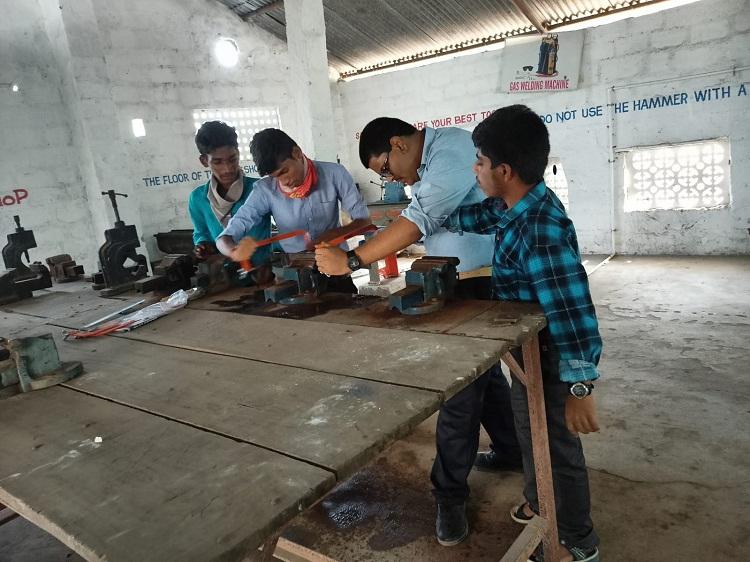 ఉపాధికి దిక్సూచి ఐటీఐ