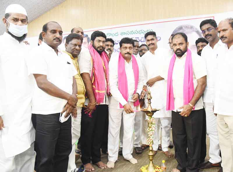 అవకాశాలను యువత సద్వినియోగం చేసుకోవాలి