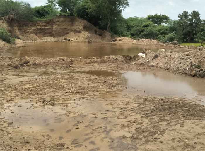 మామిడాల ఎర్రబోడులో నెల రోజుల నుంచి .. అడ్డగోలుగా మట్టి తరలింపు