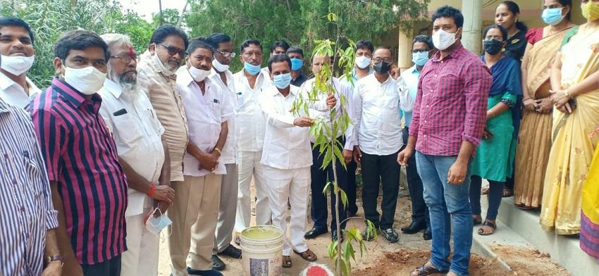 పేద విద్యార్థులకు నాణ్యమైన విద్య