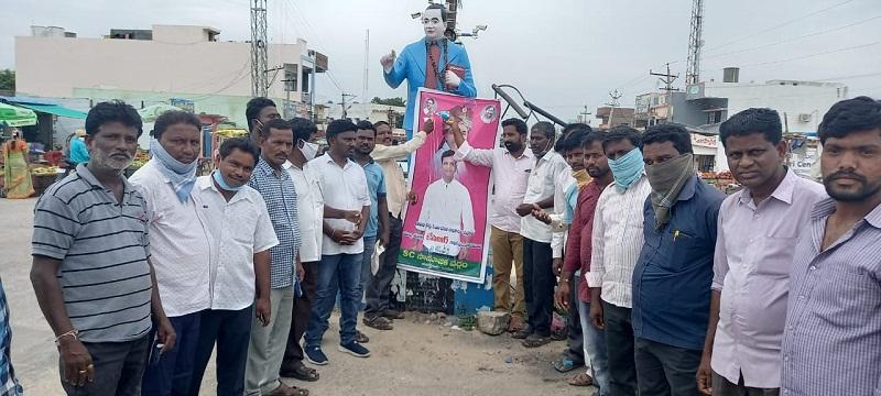 దళిత బాంధవుడు సీఎం కేసీఆర్‌