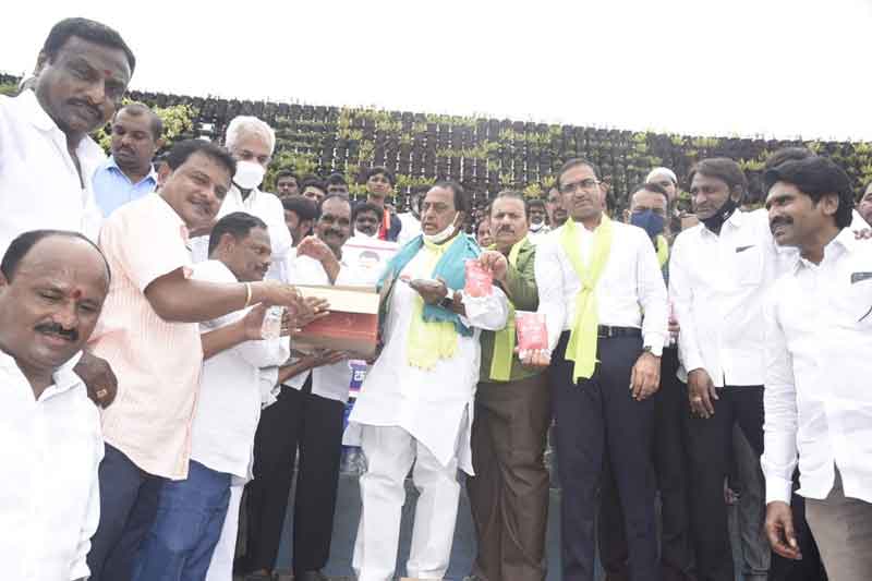 వరద బాధితులకు చేయూతనిద్దాం