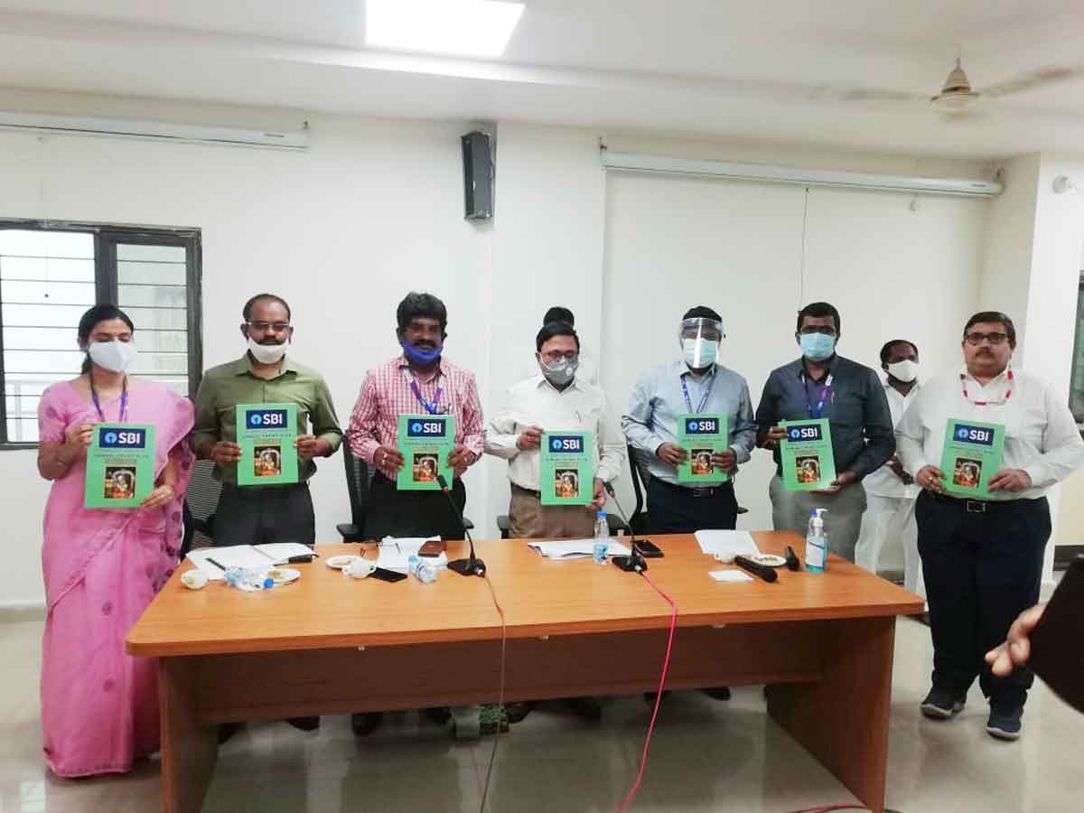 వార్షిక రుణ ప్రణాళికను అమలు చేయాలి