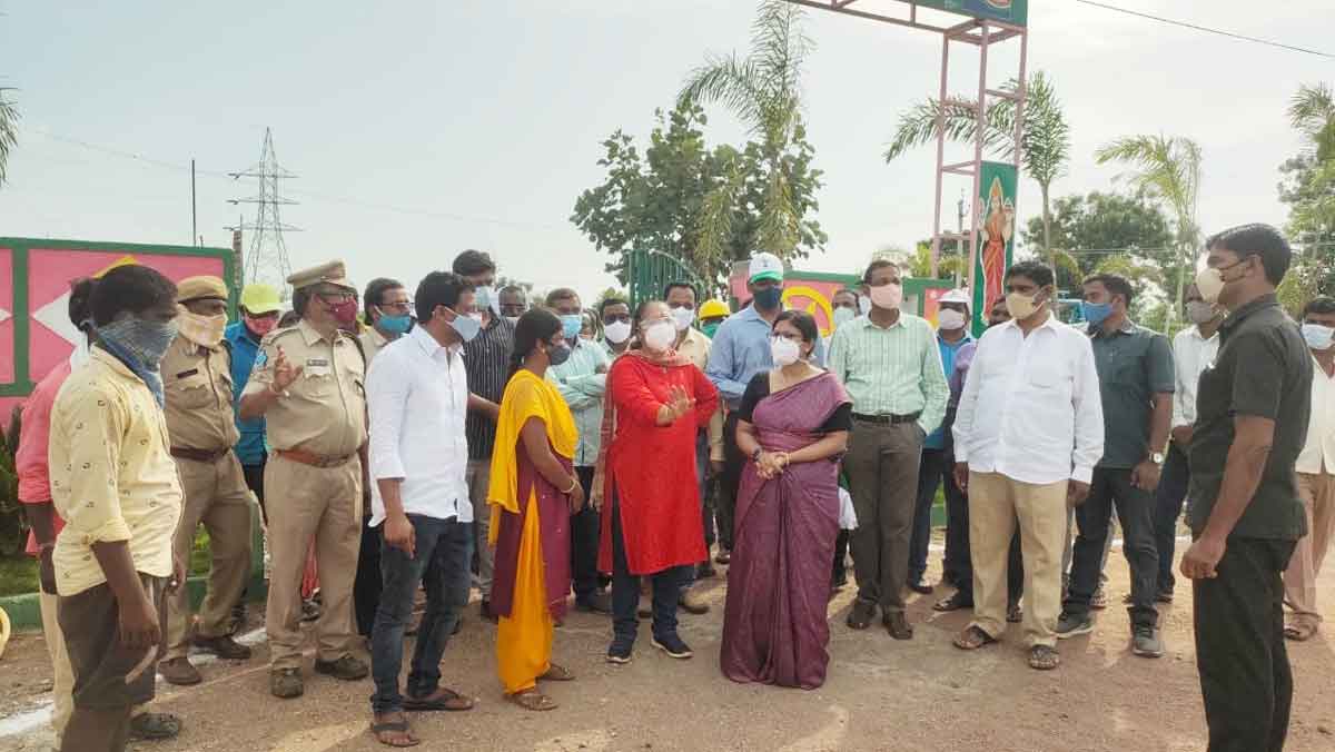 పల్లెలు పచ్చదనంతో కళకళలాడాలి