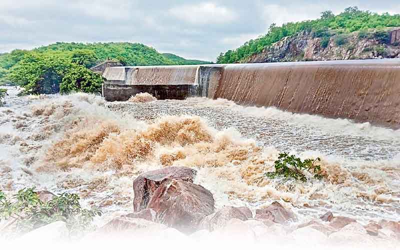 పొంగిన చెరువులు పోటెత్తిన వాగులు