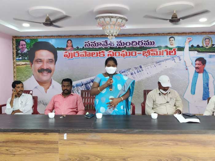 పట్టణ అభివృద్ధికి దాతలు ముందుకు రావాలి