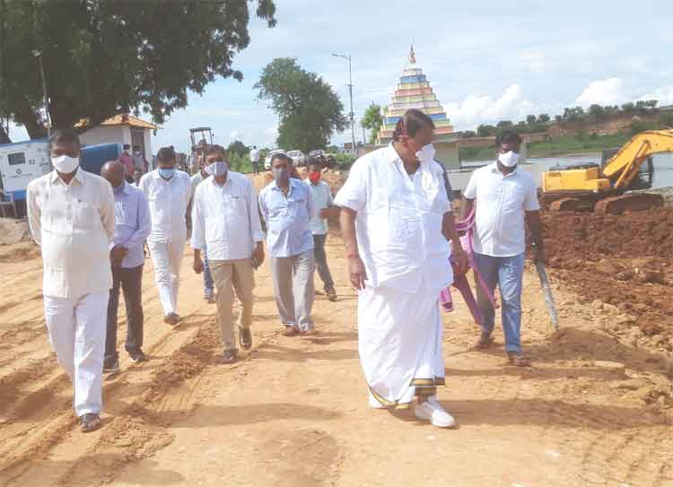 పనుల్లో నాణ్యతా ప్రమాణాలు పాటించాలి