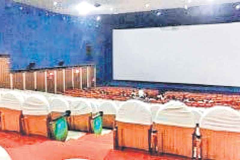 బొమ్మ పడుద్ది!