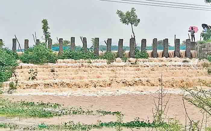 తగ్గని వాన.. ఆగని వరద..